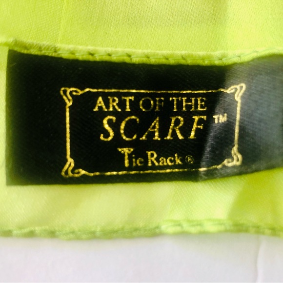 Art of the Scarf Tie Rack Scarf /Italy /Polyester  Roses  Design  Red 34 by 36" - Picture 6 of 9